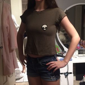 worn once alien shirt from pacsun!